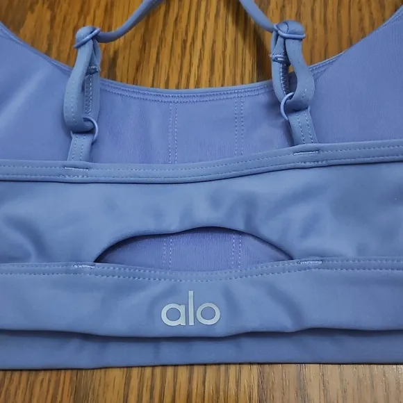 ALO Yoga Airlift Intrigue Sports Bra/ M