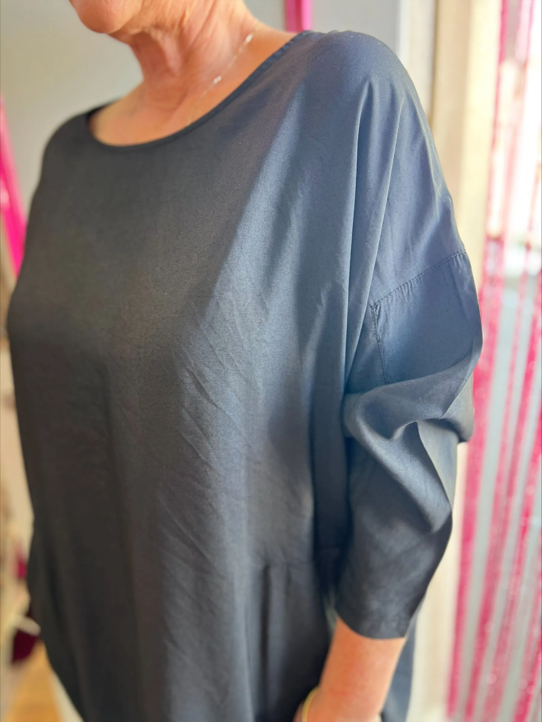 Baci Amici Italy - 3/4 Sleeve Boat Neck Dress Black | A01830