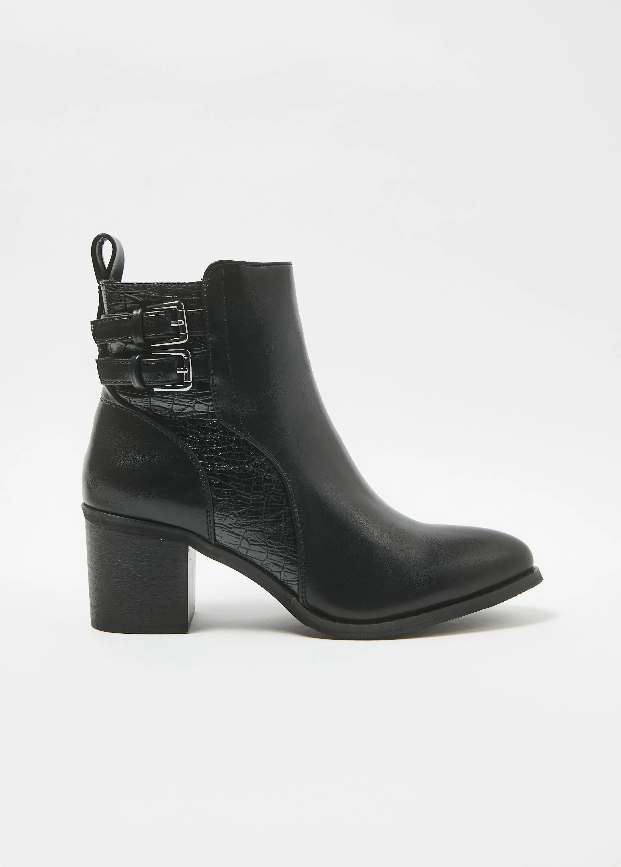 Boots with heels and reptile effect insert