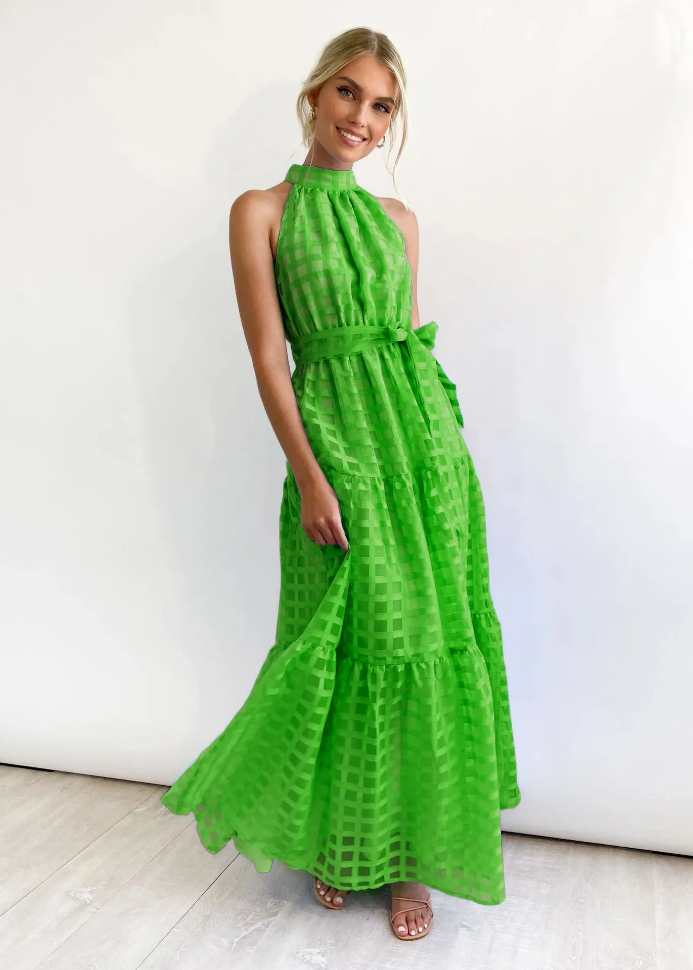 Chic Halter Neck Tiered Maxi Dress with Tie-Waist Elegance