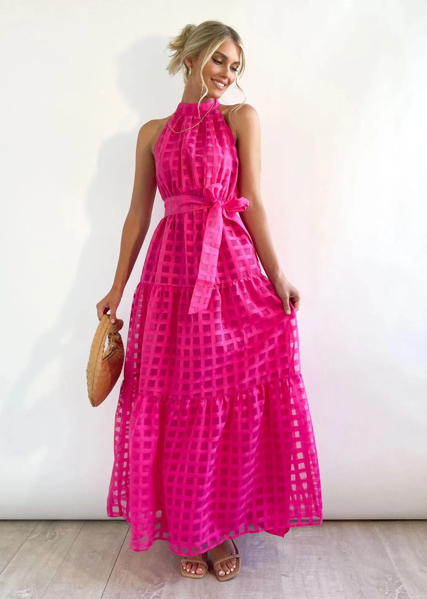 Chic Halter Neck Tiered Maxi Dress with Tie-Waist Elegance