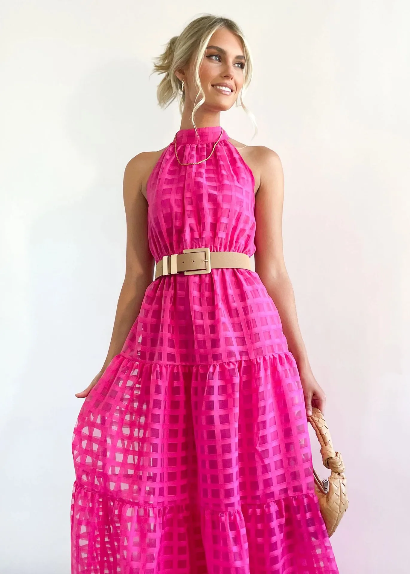 Chic Halter Neck Tiered Maxi Dress with Tie-Waist Elegance