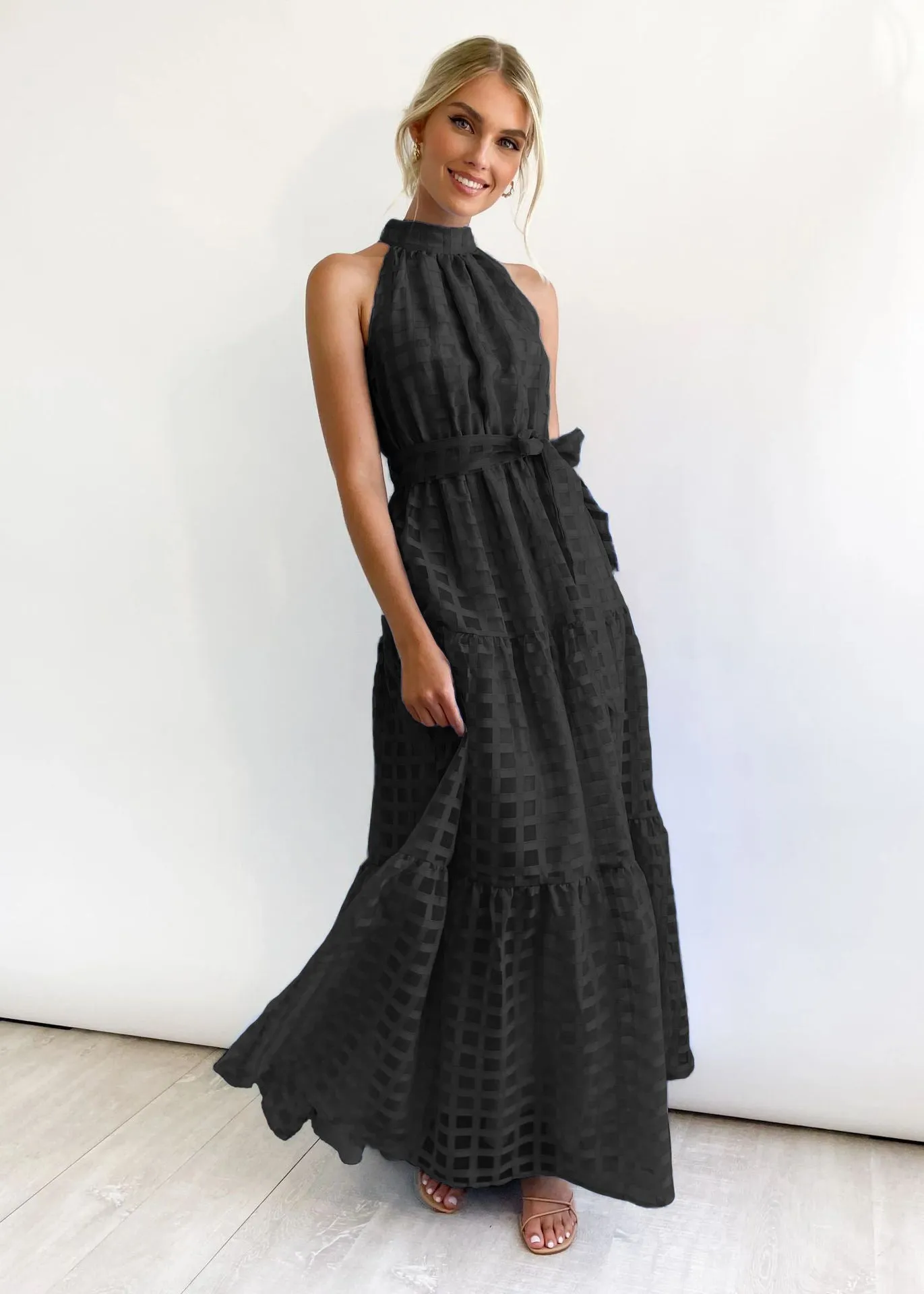 Chic Halter Neck Tiered Maxi Dress with Tie-Waist Elegance