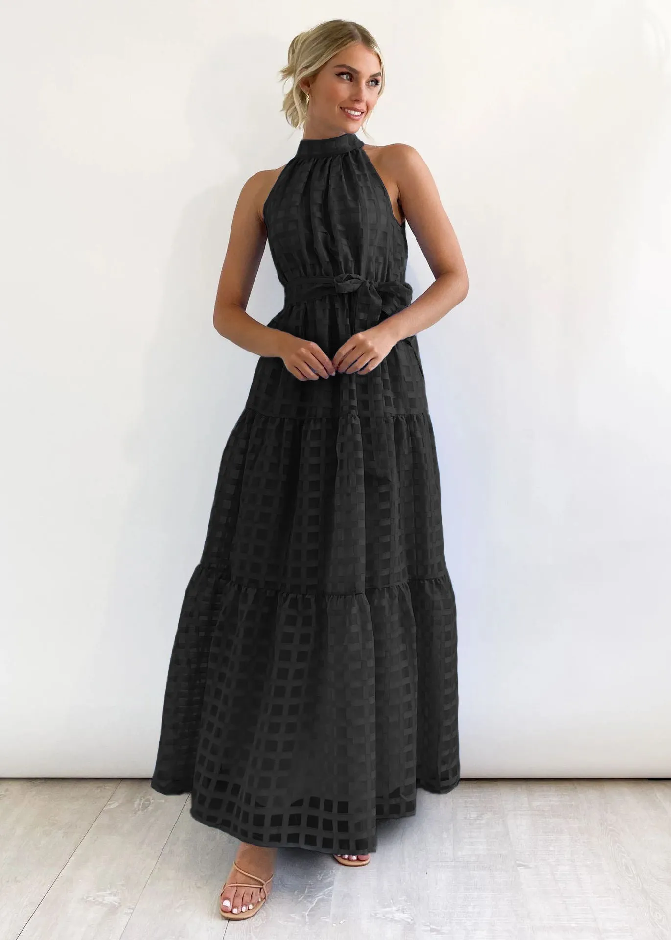 Chic Halter Neck Tiered Maxi Dress with Tie-Waist Elegance