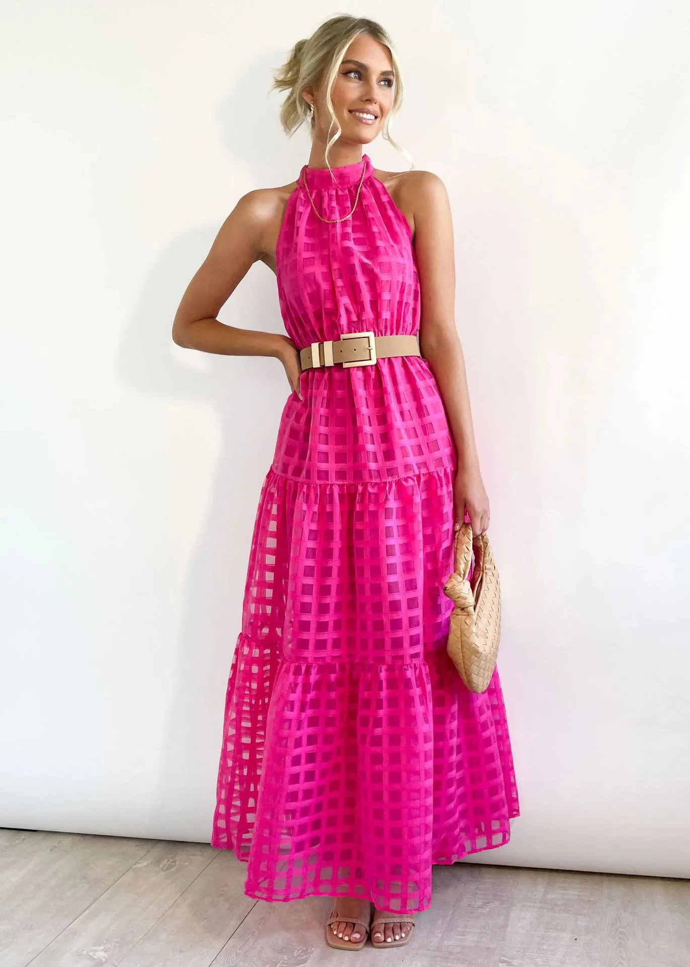Chic Halter Neck Tiered Maxi Dress with Tie-Waist Elegance