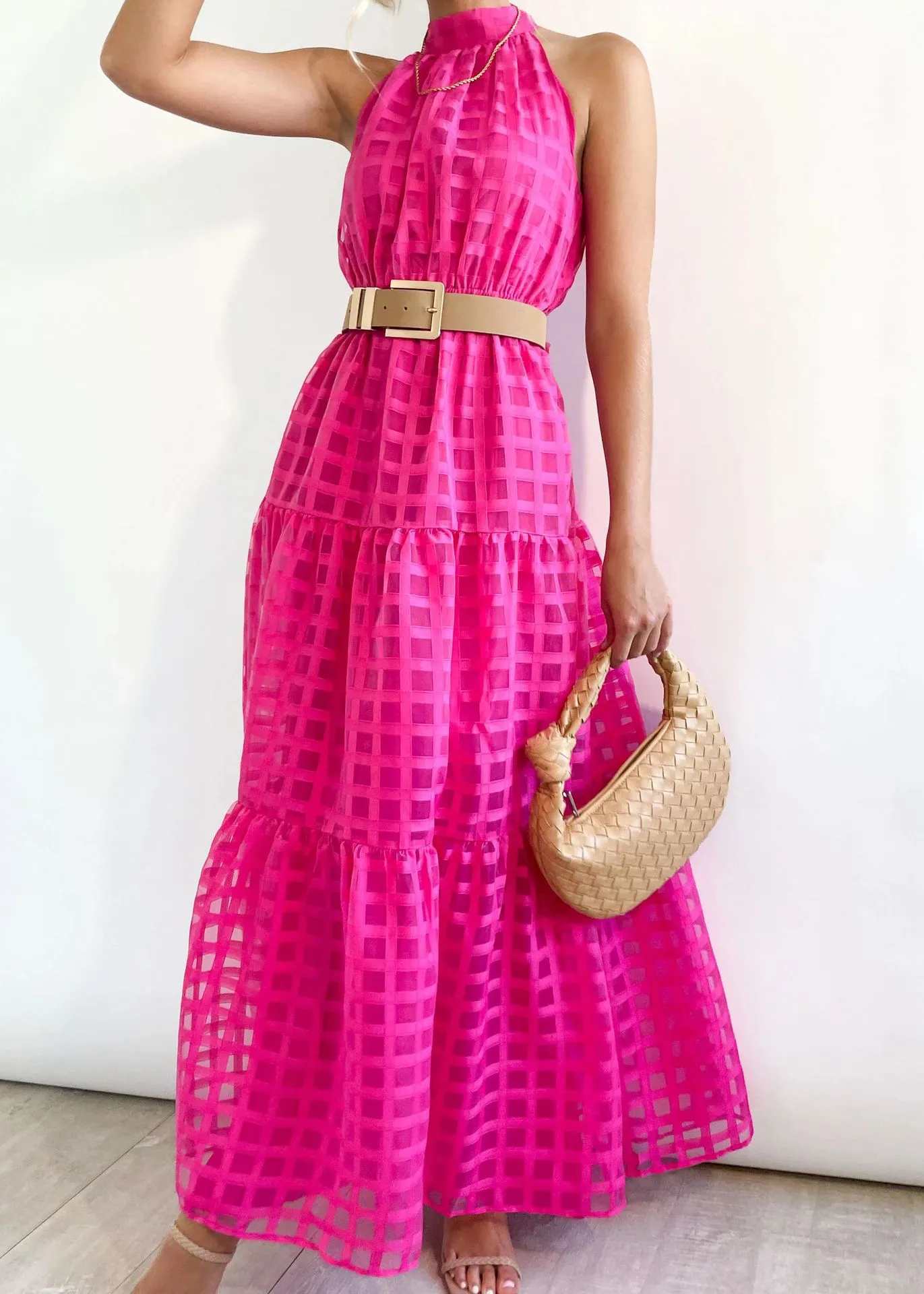 Chic Halter Neck Tiered Maxi Dress with Tie-Waist Elegance