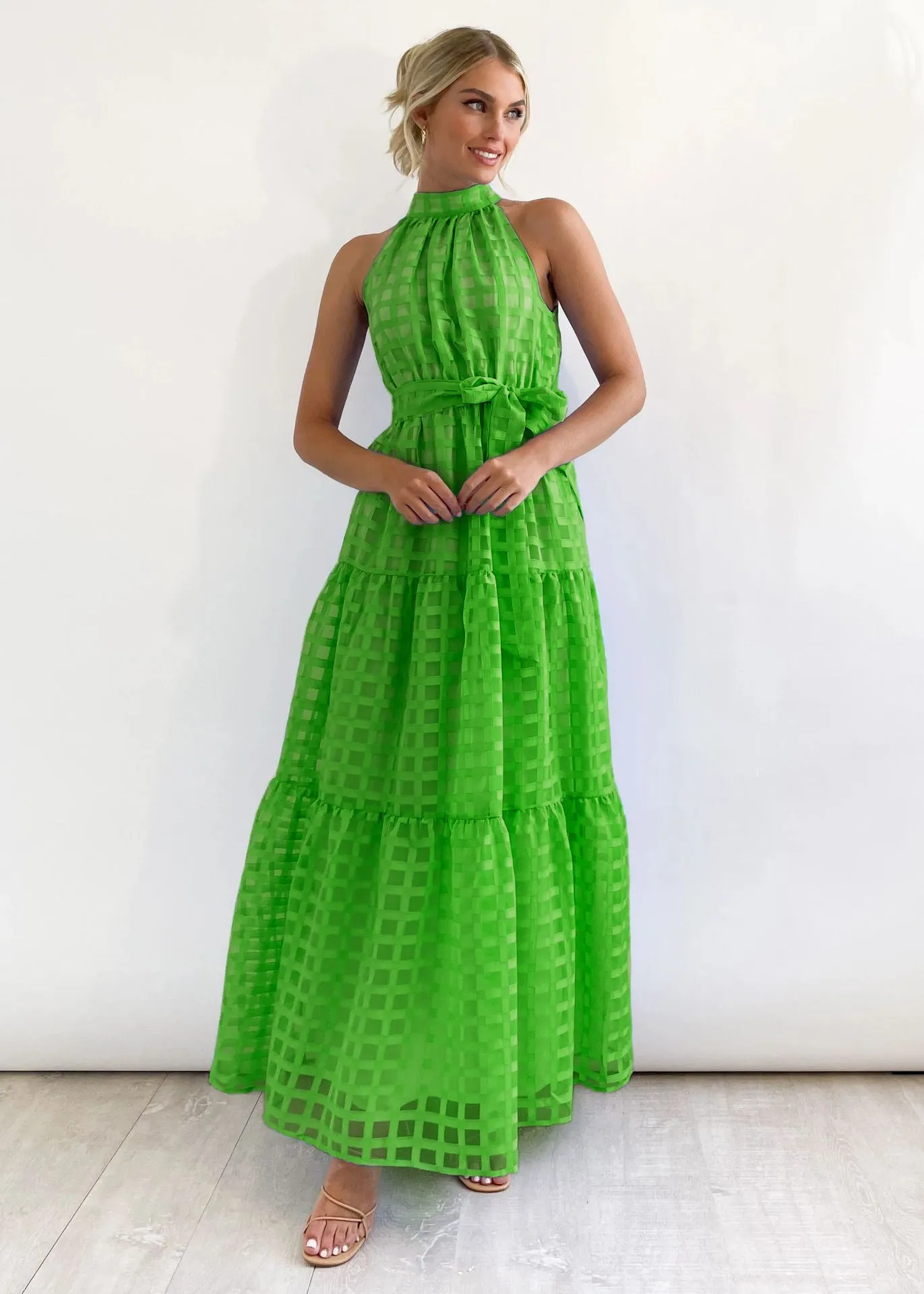 Chic Halter Neck Tiered Maxi Dress with Tie-Waist Elegance