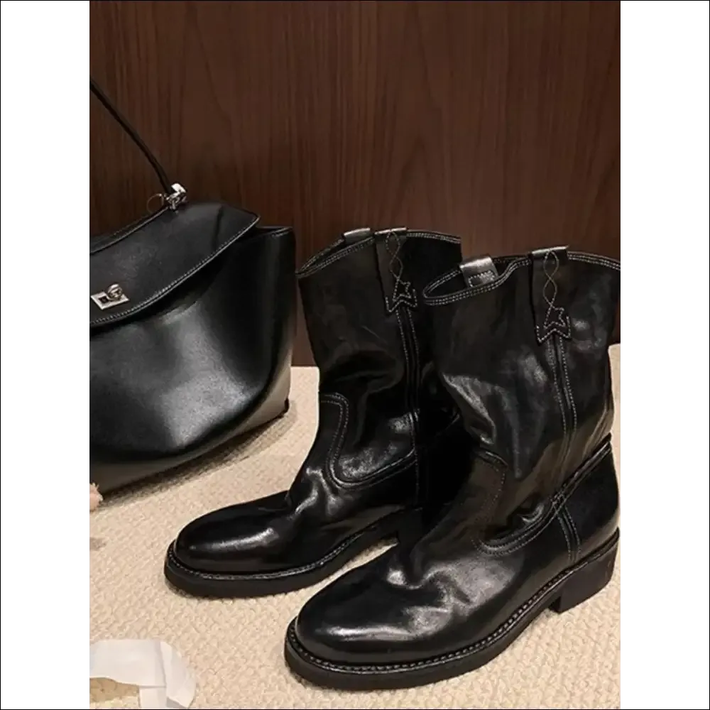 Chic Round Toe Platform Boots for Trendy Women