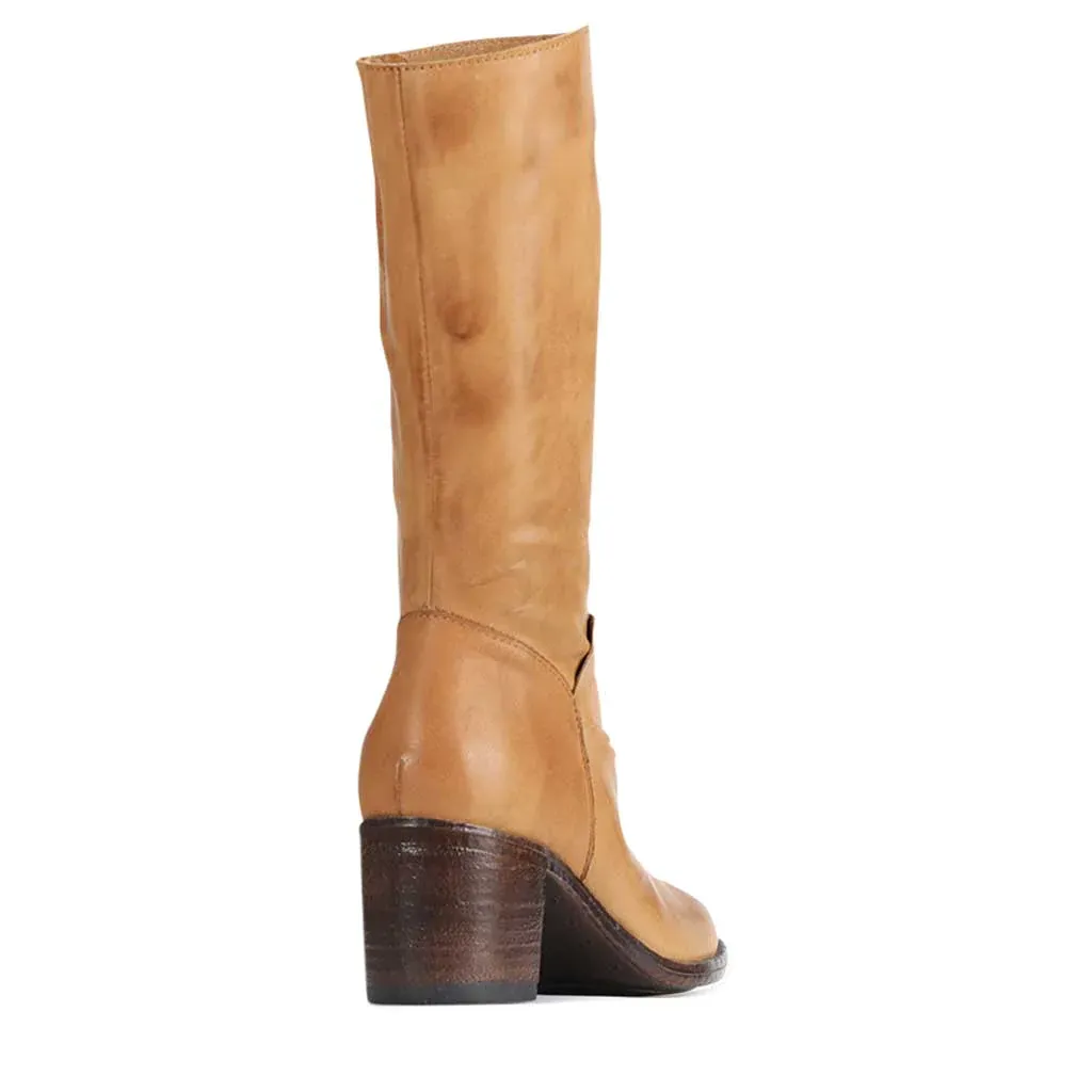 EOS - Serafina Camel