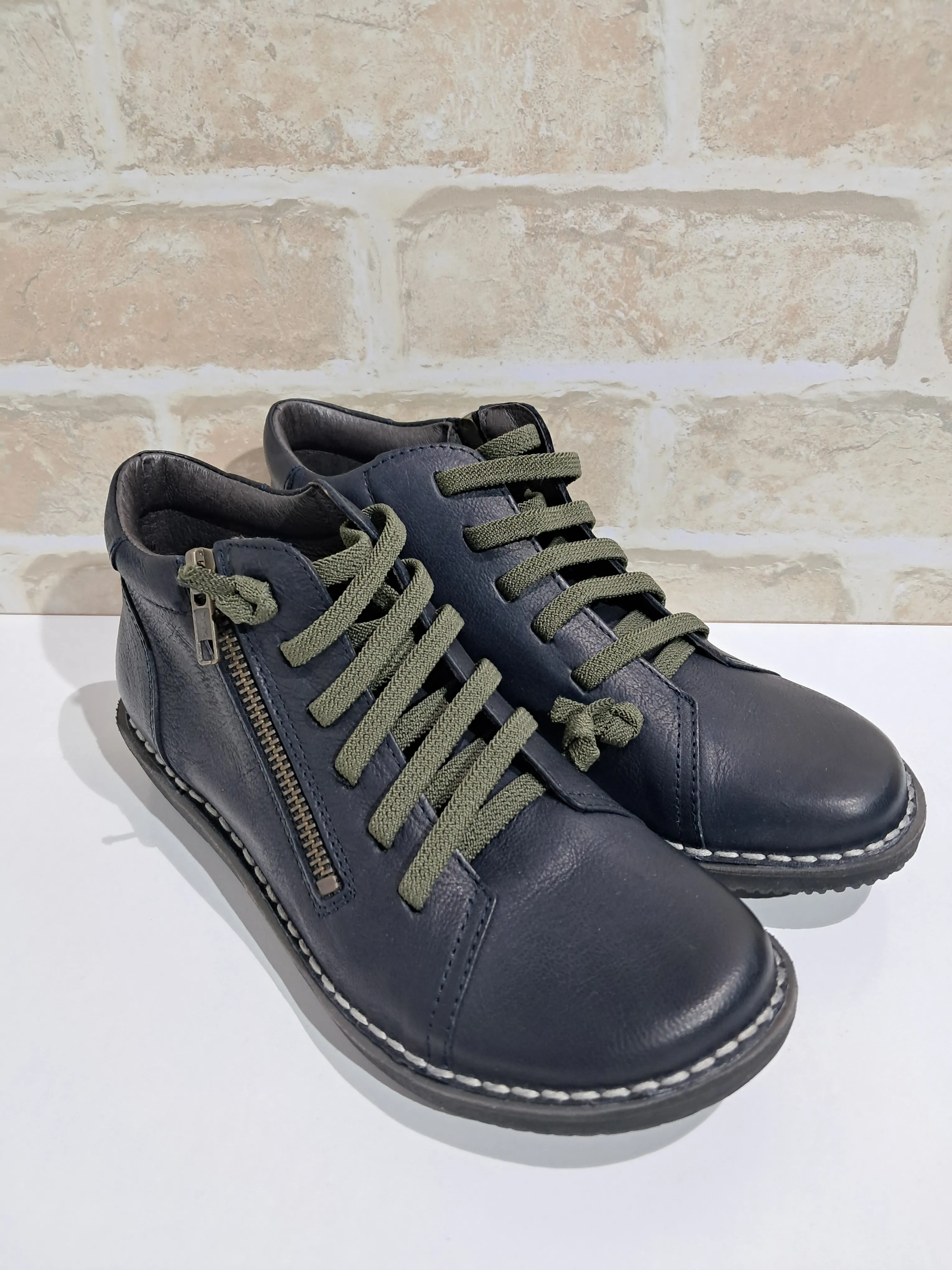 Madge Navy by Zeta