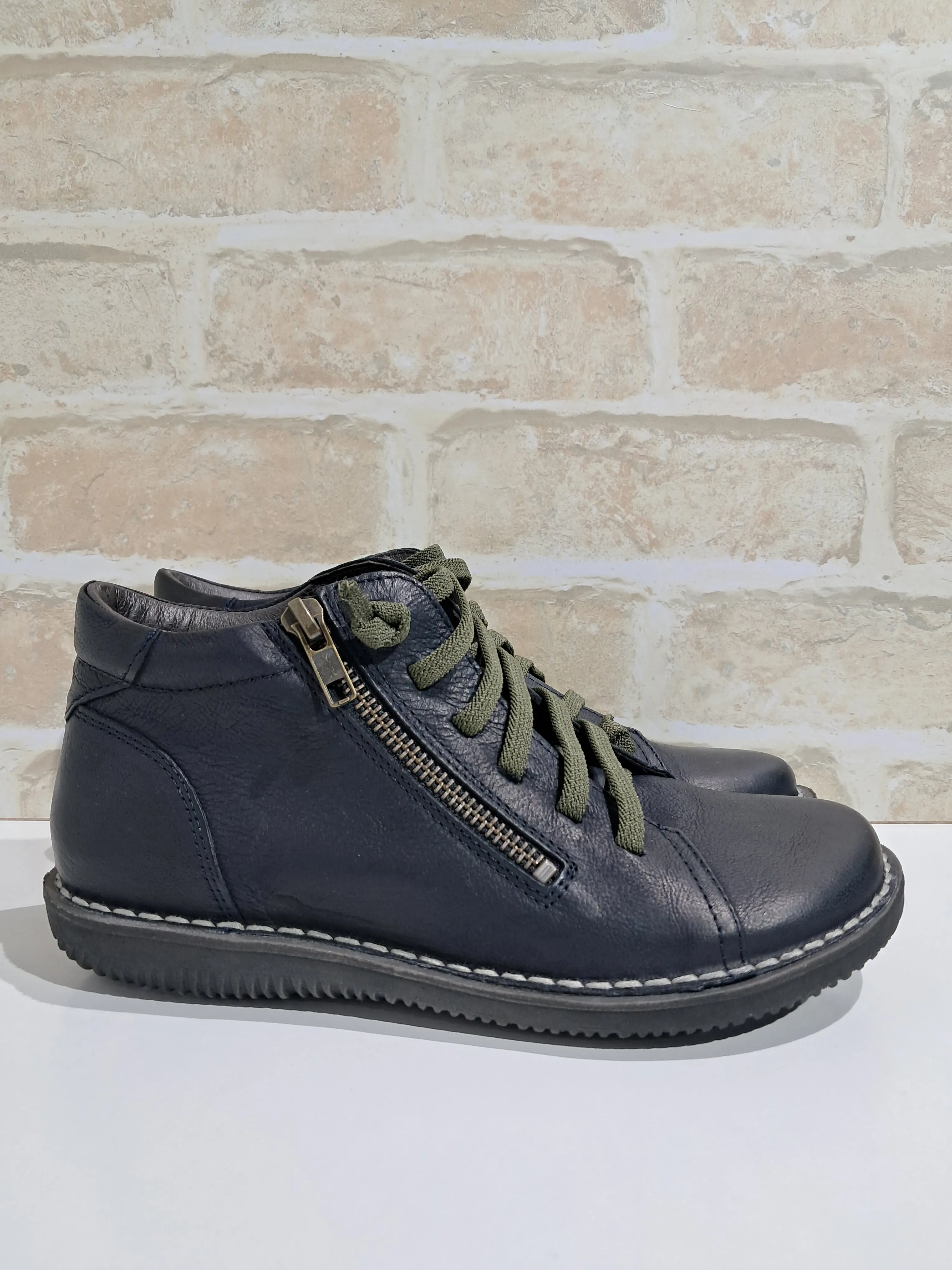 Madge Navy by Zeta
