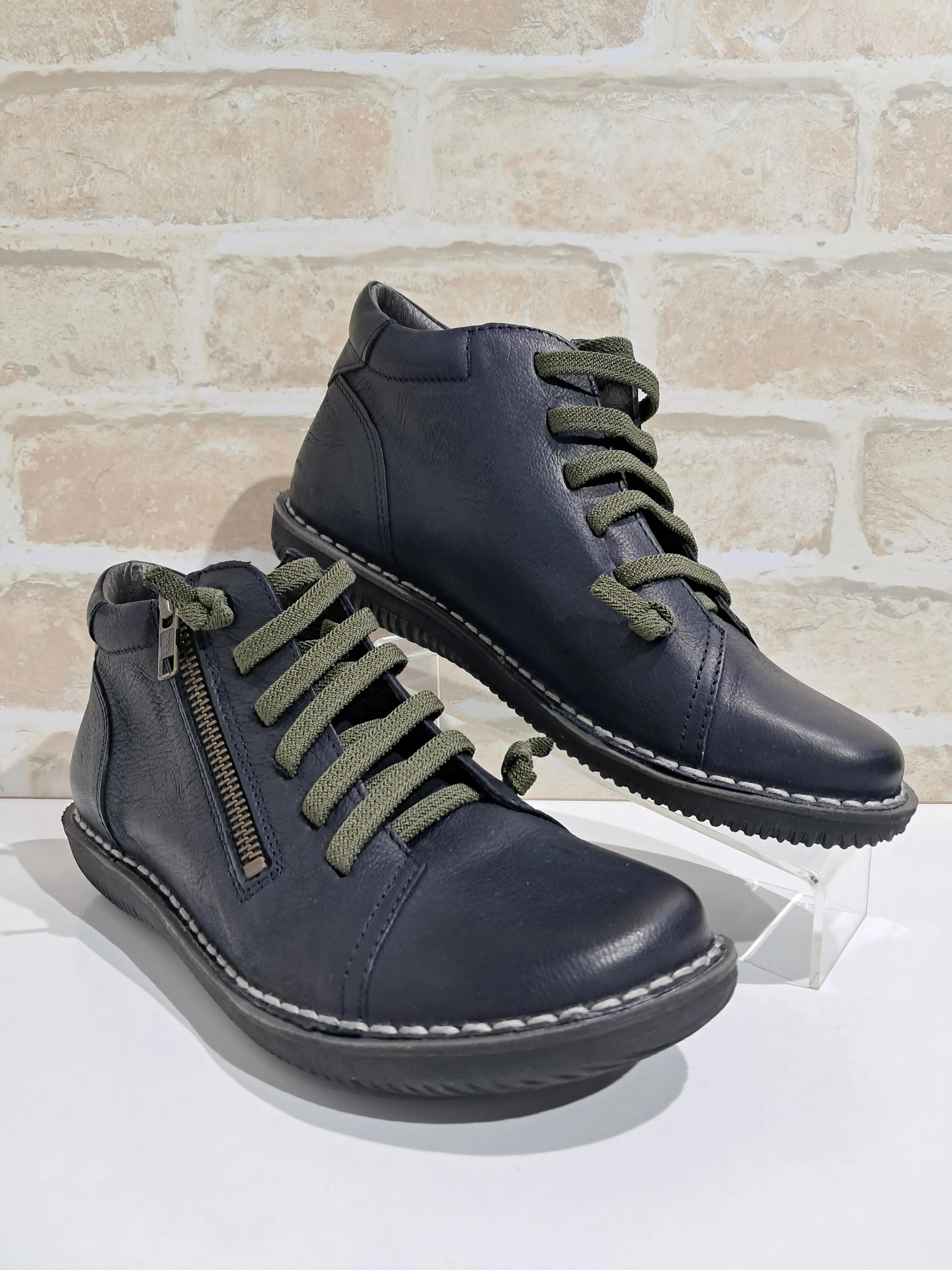 Madge Navy by Zeta