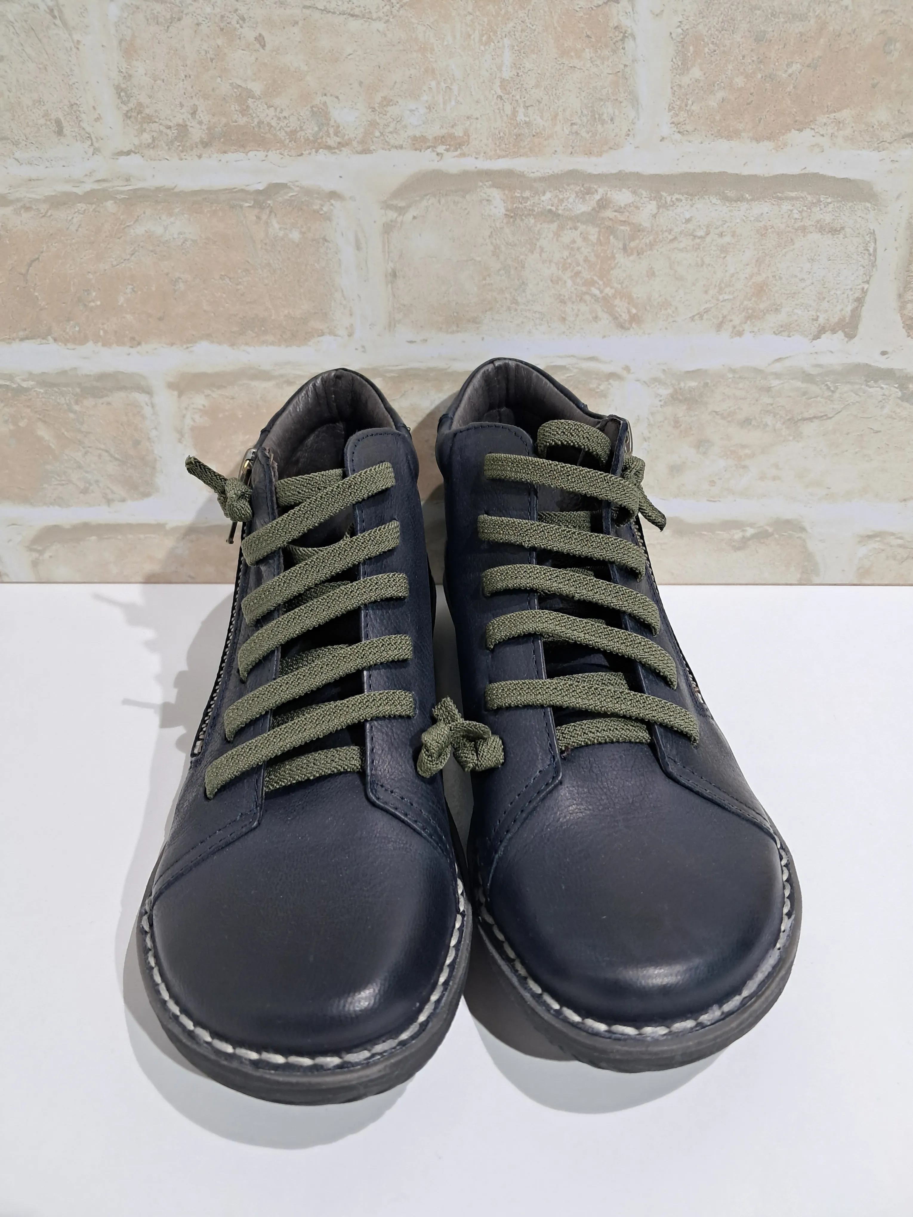 Madge Navy by Zeta