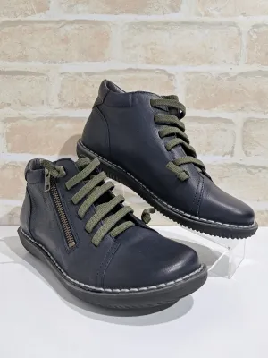 Madge Navy by Zeta