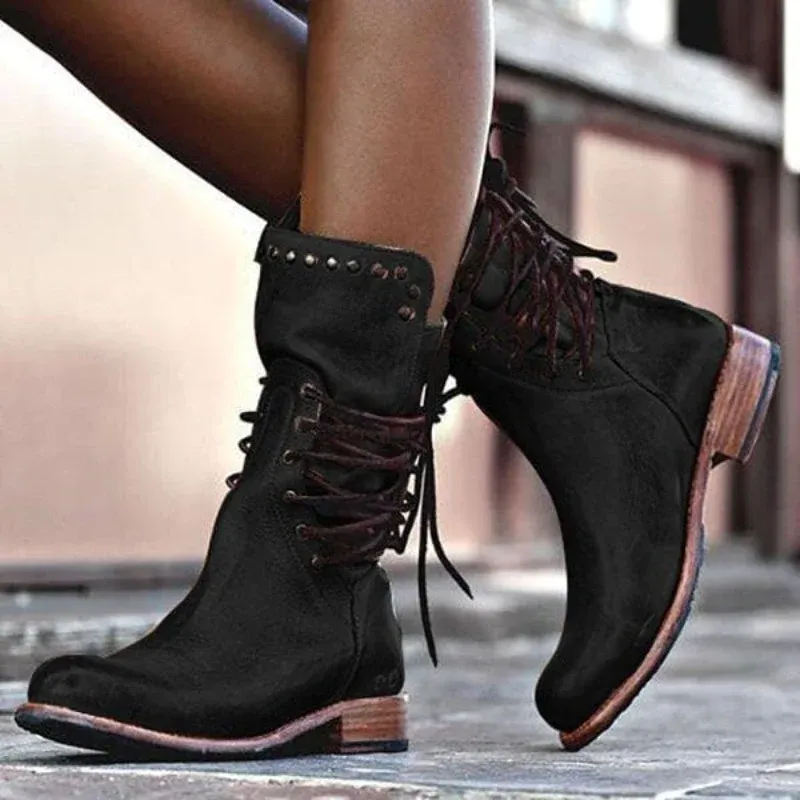 Maura | Leather boots with lacing