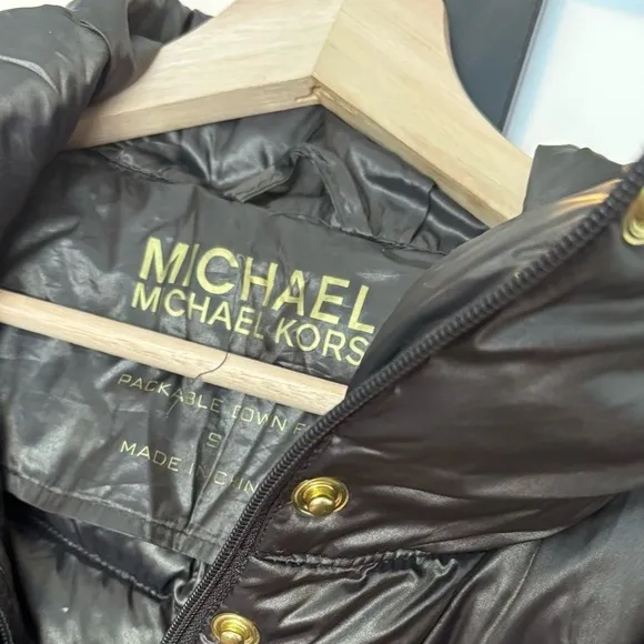 Michael Kors Down filled winter puffer coat. Women’s SMALL