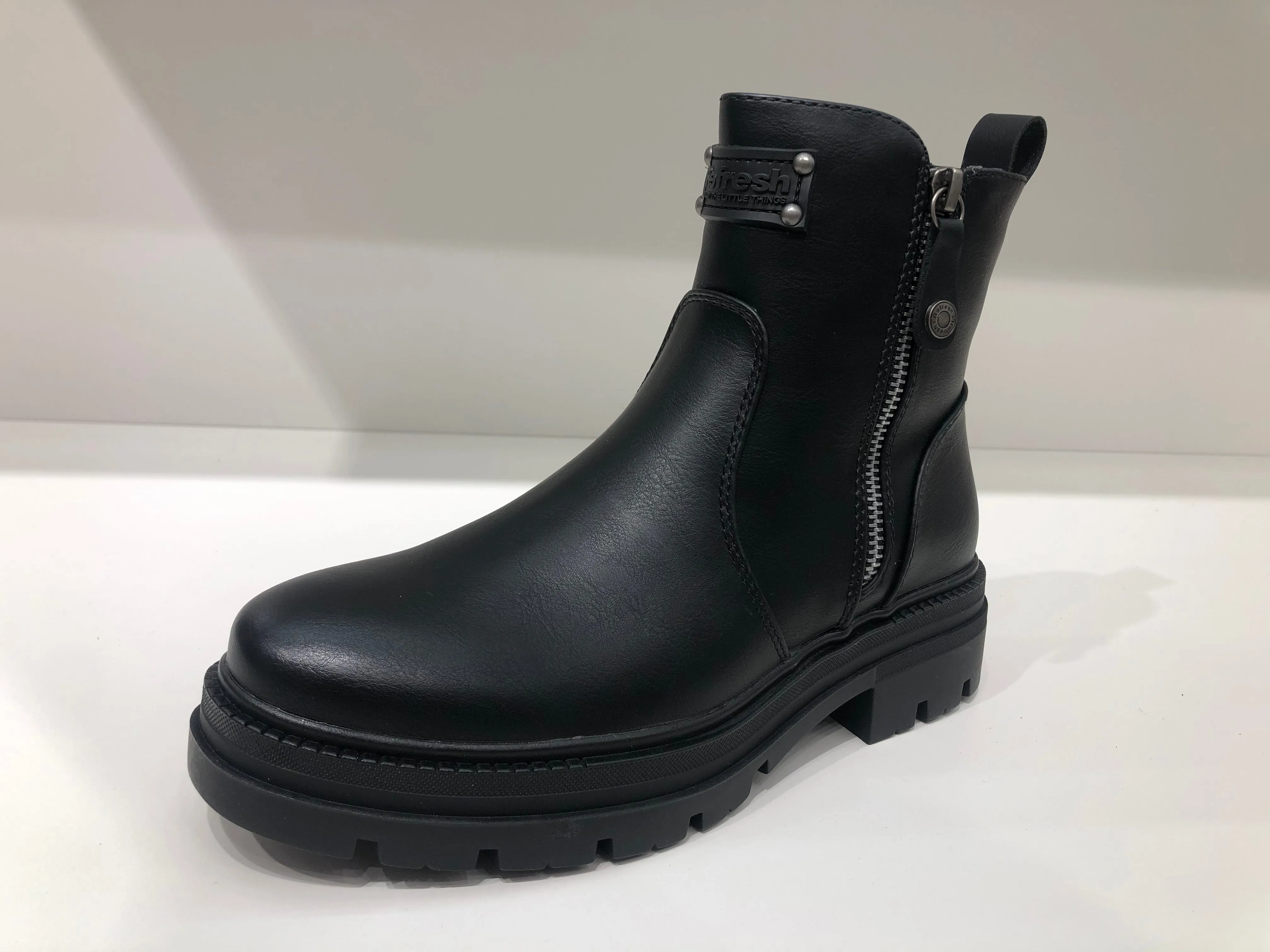 MOZY BLACK