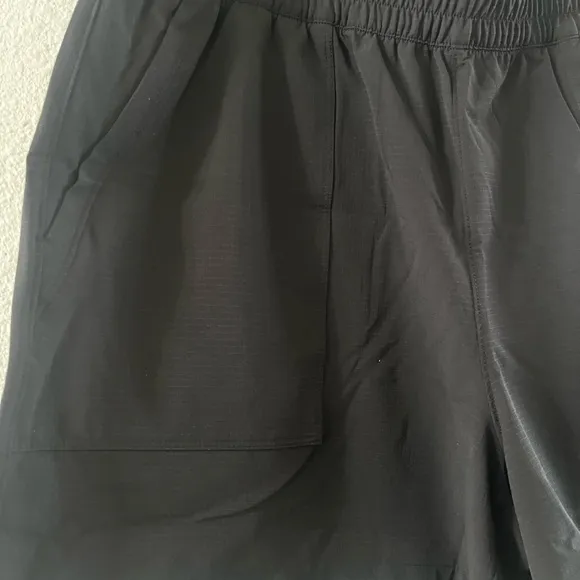 NEW Athleta SZ Large Boundless Shorts Black