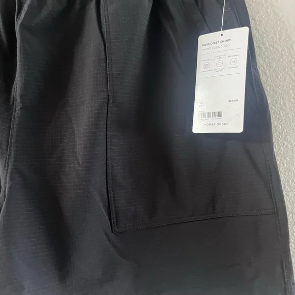 NEW Athleta SZ Large Boundless Shorts Black