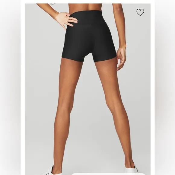 NWOT ALO Yoga 3” High-Waist Airlift Short