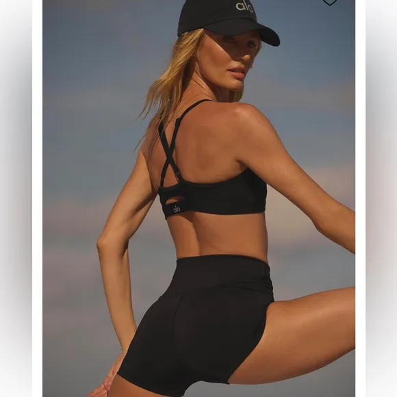 NWOT ALO Yoga 3” High-Waist Airlift Short