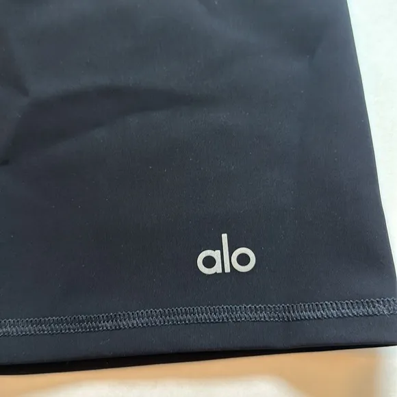 NWOT ALO Yoga 3” High-Waist Airlift Short
