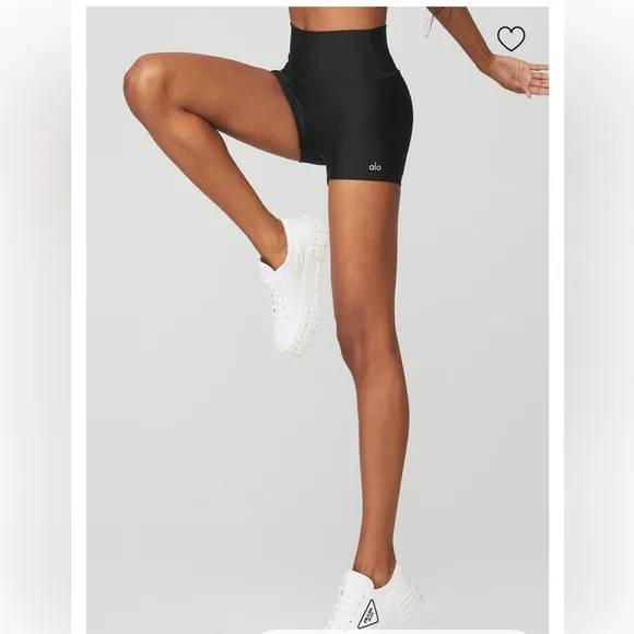 NWOT ALO Yoga 3” High-Waist Airlift Short