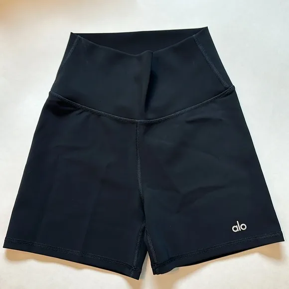 NWOT ALO Yoga 3” High-Waist Airlift Short
