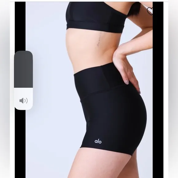 NWOT ALO Yoga 3” High-Waist Airlift Short