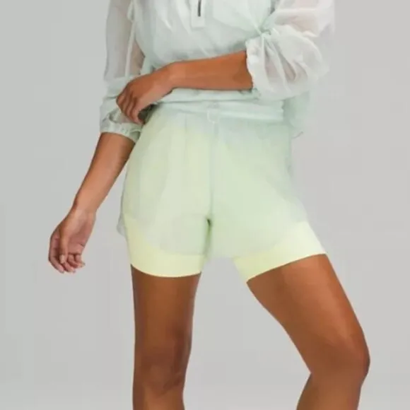 NWT Lululemon Women's Green Step Out High Rise Ocean Air Sheer Short 3&quot; Size 2