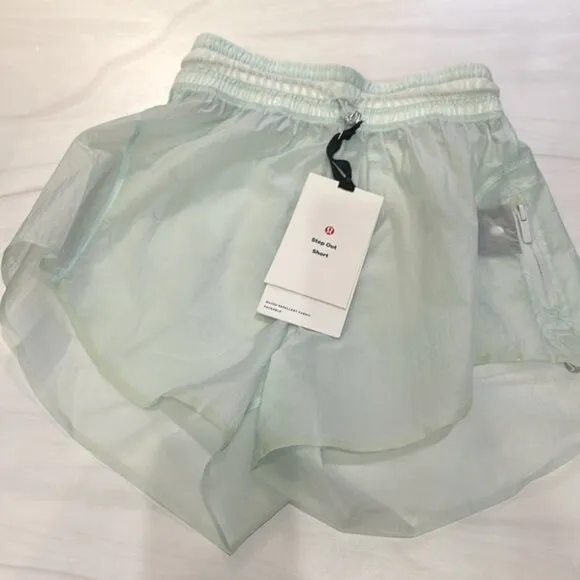 NWT Lululemon Women's Green Step Out High Rise Ocean Air Sheer Short 3&quot; Size 2
