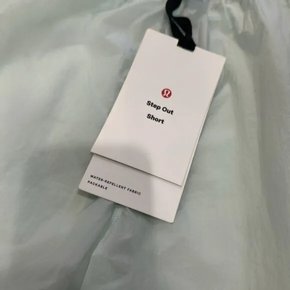 NWT Lululemon Women's Green Step Out High Rise Ocean Air Sheer Short 3&quot; Size 2