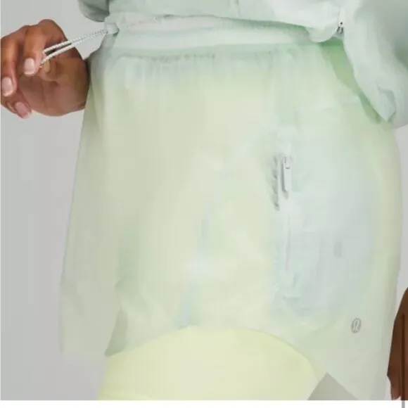 NWT Lululemon Women's Green Step Out High Rise Ocean Air Sheer Short 3&quot; Size 2