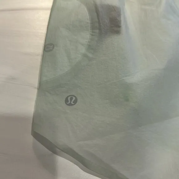 NWT Lululemon Women's Green Step Out High Rise Ocean Air Sheer Short 3&quot; Size 2