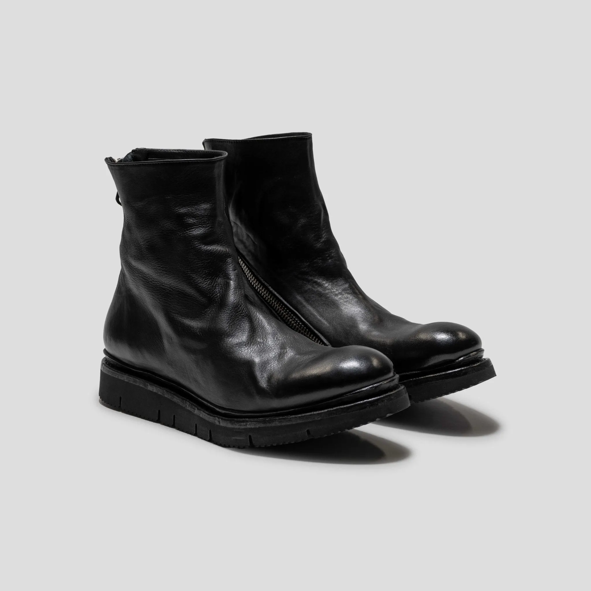 REGIN soft BLACK VIBRAM