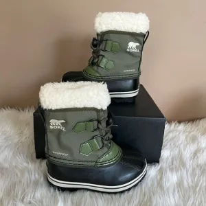 {Sorel} Youth Yoot PAC Nylon Boot In Hiker Green - Little Kids 8 - NWT