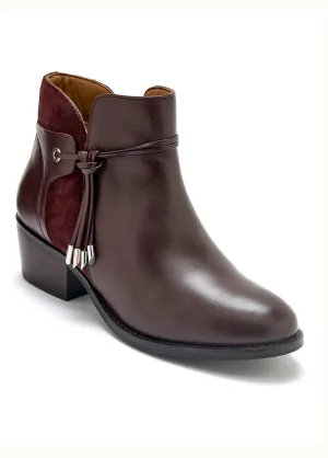 Western-style leather boots