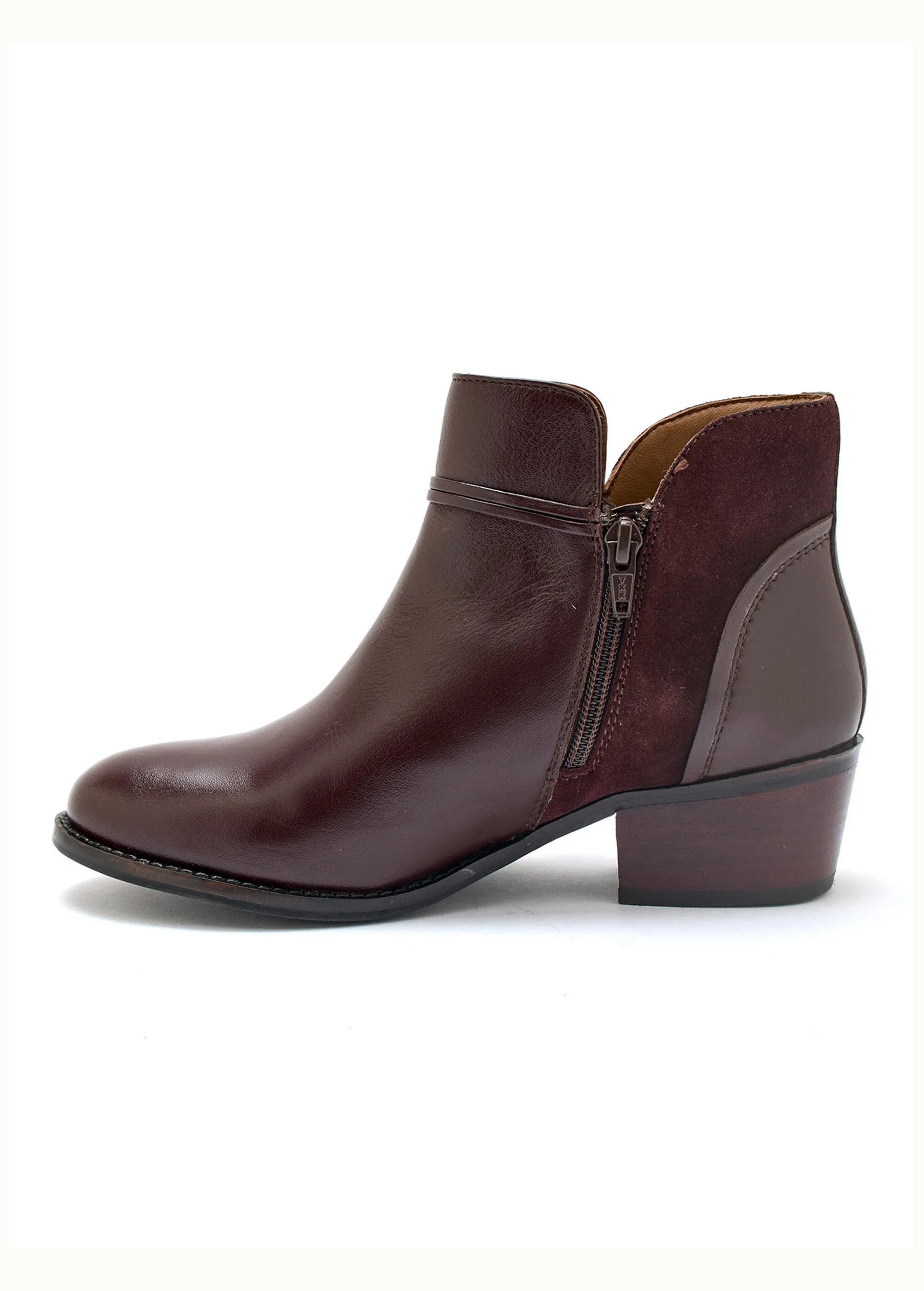 Western-style leather boots