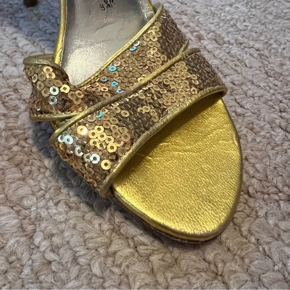 Women’s Stuart Weitzman gold sequin heels size 8.5