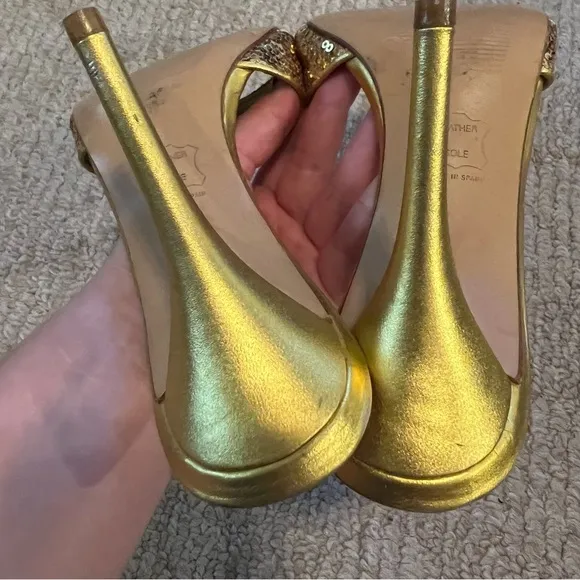 Women’s Stuart Weitzman gold sequin heels size 8.5