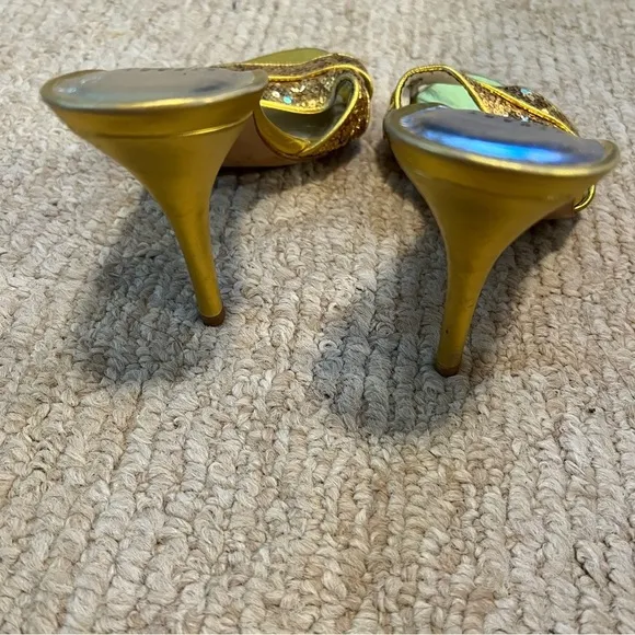 Women’s Stuart Weitzman gold sequin heels size 8.5