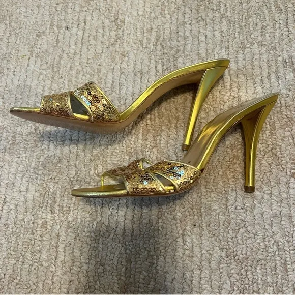 Women’s Stuart Weitzman gold sequin heels size 8.5